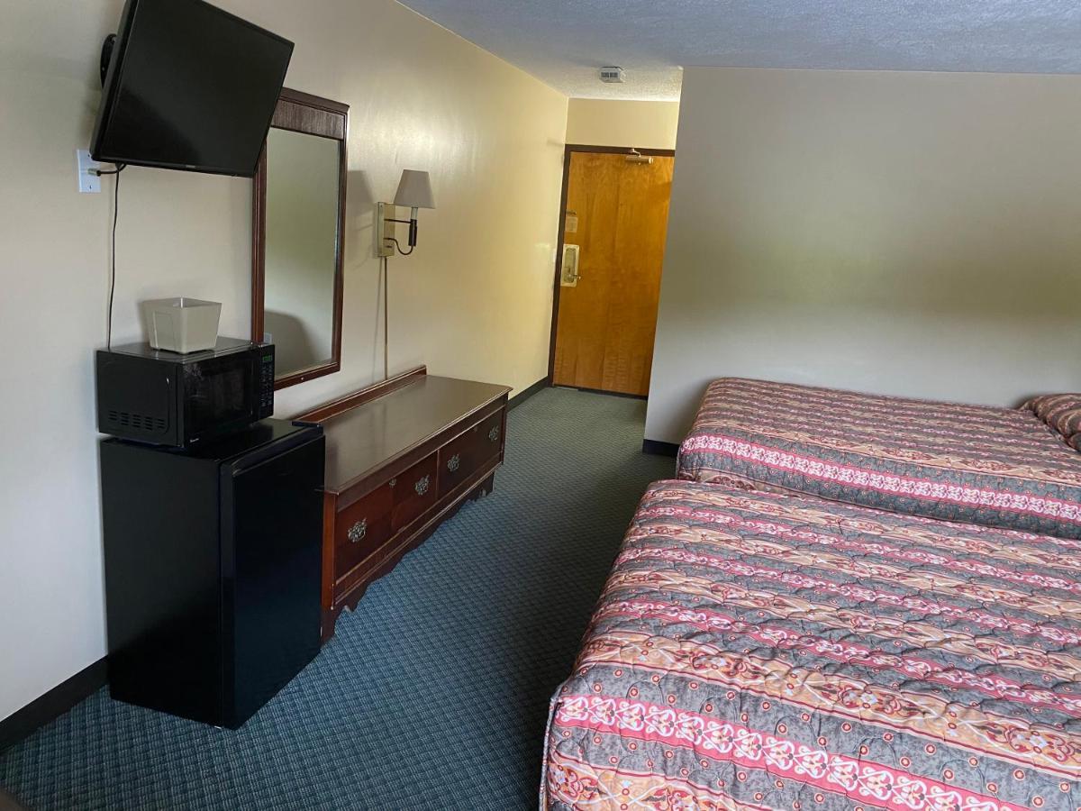 Loudonville The Hemlock Inn מראה חיצוני תמונה