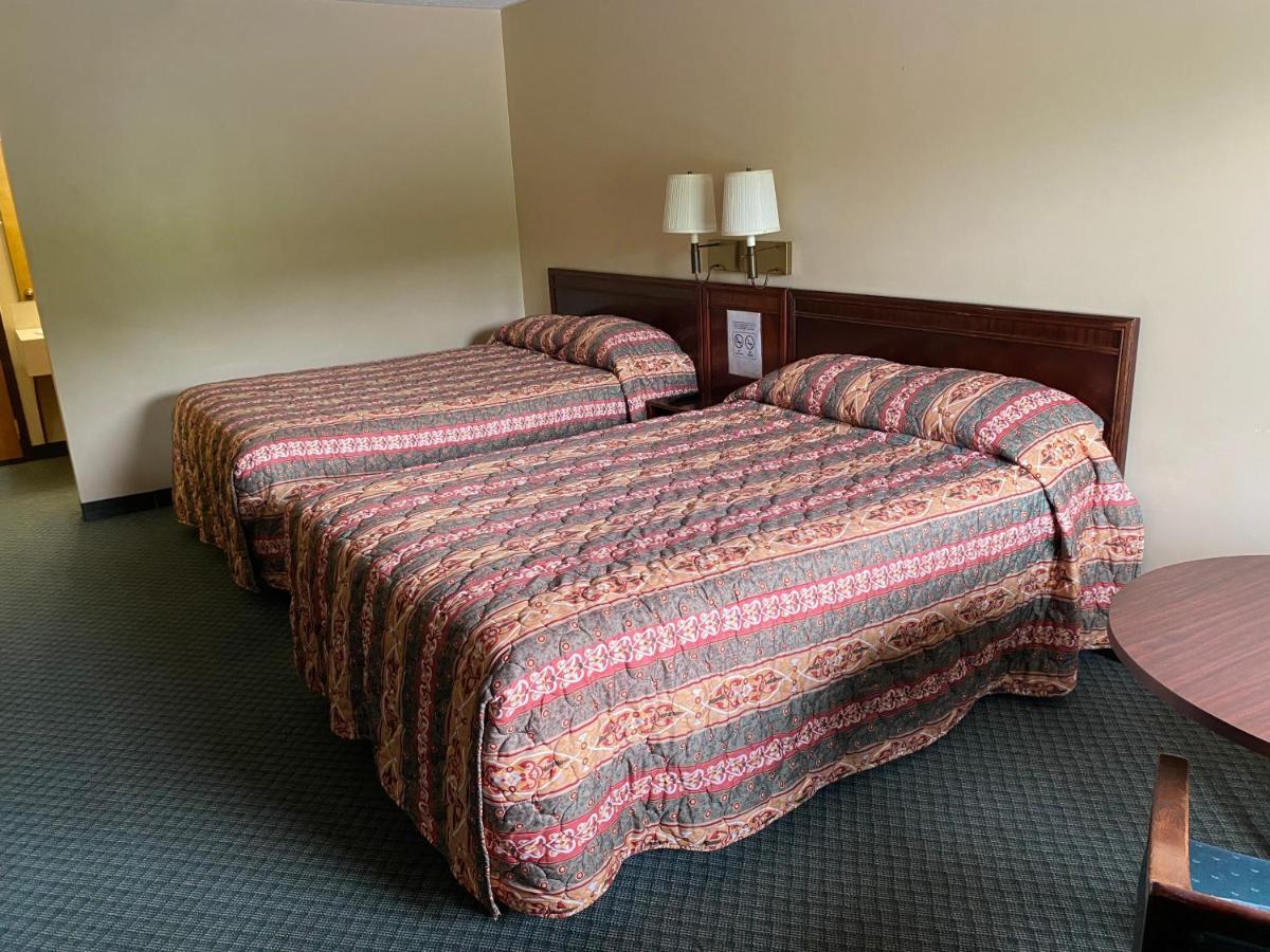Loudonville The Hemlock Inn מראה חיצוני תמונה