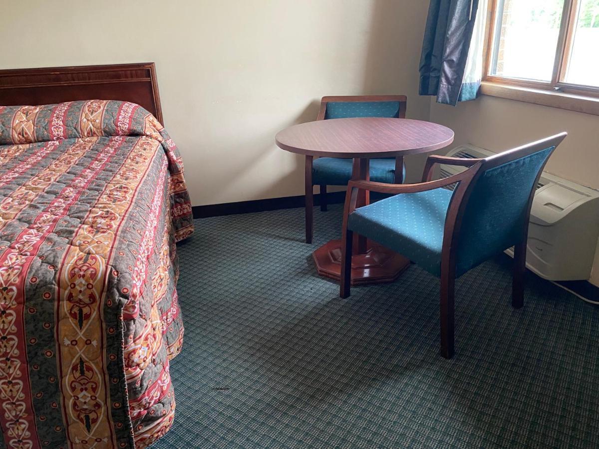 Loudonville The Hemlock Inn מראה חיצוני תמונה